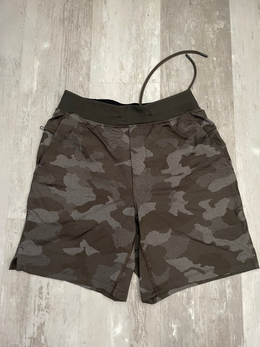 LULULEMON Green Camo T.H.E. Shorts 9" Linerless Men's S